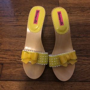 Wooden Like New Betseyville Heels